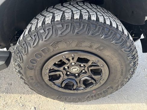 Used 2023 Ford Bronco Wildtrak image 30