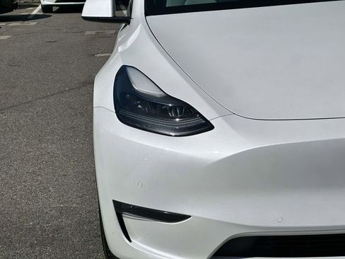 Used 2022 Tesla Model Y Performance AWD/4WD image 9