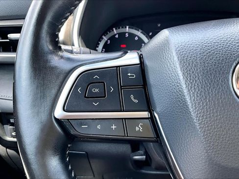 Used 2021 Toyota Highlander XLE AWD/4WD image 23