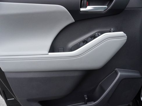 New 2026 Toyota Highlander XLE image 22