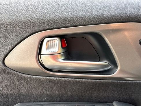 New 2025 Chrysler Pacifica Select image 34