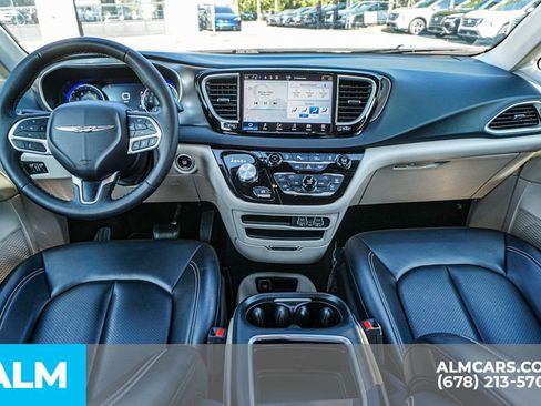 Used 2023 Chrysler Pacifica Touring-L FWD image 27