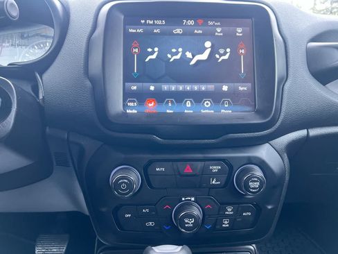 Used 2023 Jeep Renegade Latitude AWD/4WD image 19