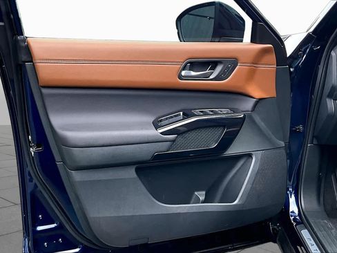 New 2026 Nissan Pathfinder Platinum FWD image 10