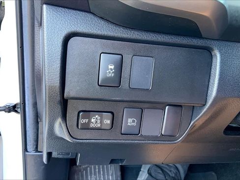 Used 2023 Toyota Tacoma SR5 RWD image 33