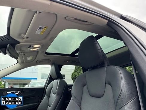 Used 2022 Volvo XC60 B5 Momentum AWD/4WD image 24