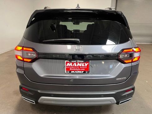 Used 2025 Honda Pilot Touring image 4