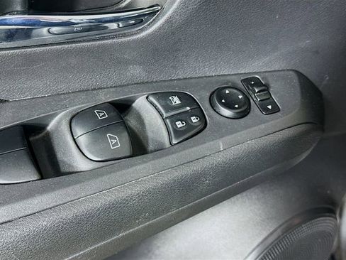 Used 2021 Nissan Kicks SV image 18