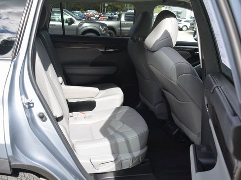 Used 2023 Toyota Highlander Limited image 22