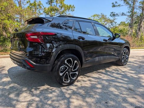 Used 2025 Chevrolet Trax RS w/ Driver Confidence Package image 9