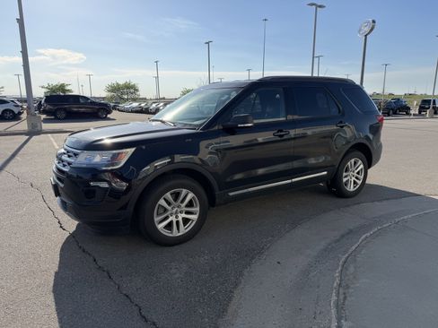 Used 2019 Ford Explorer XLT w/ Equipment Group 202A AWD/4WD image 2