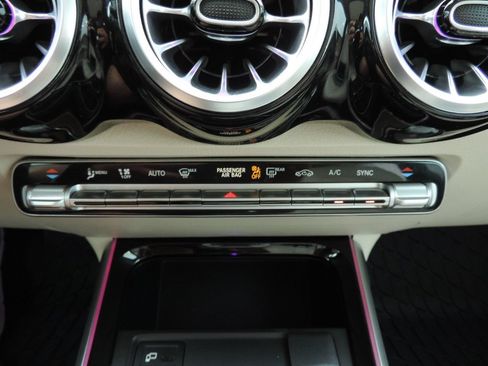 Used 2022 Mercedes-Benz GLB 250 4MATIC image 26