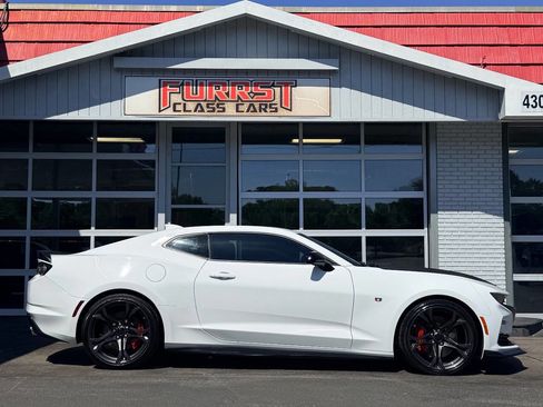 Used 2019 Chevrolet Camaro SS RWD image 2