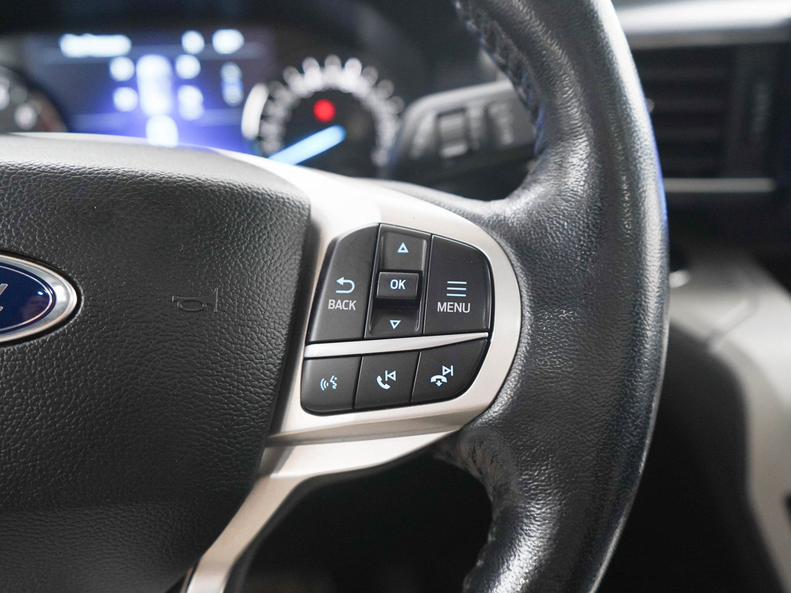 Used 2022 Ford Explorer XLT w/ XLT Sport Appearance Package AWD/4WD image 26