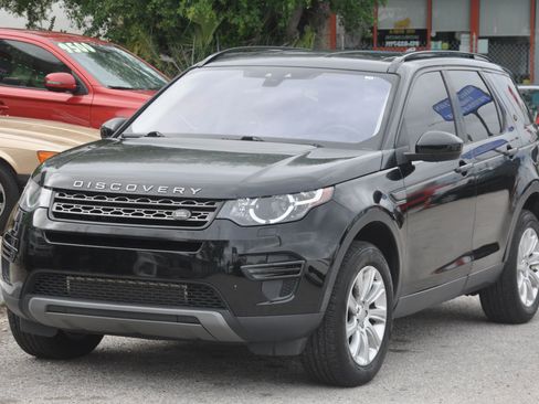 Used 2017 Land Rover Discovery Sport SE AWD/4WD image 4