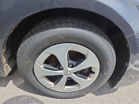 Used 2013 Toyota Prius Two FWD image 2