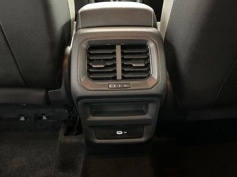 Used 2025 Volkswagen Taos SE AWD/4WD image 25