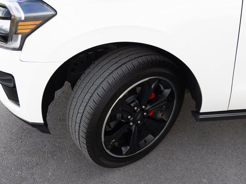 Used 2023 Ford Expedition Limited image 10