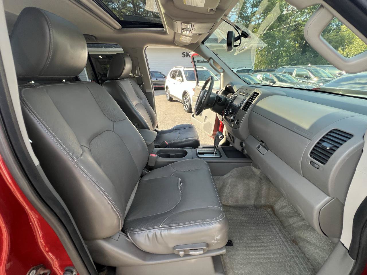 Used 2016 Nissan Frontier SL w/ Moonroof Package RWD image 13