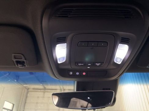 Used 2020 Cadillac CT5 V w/ Premium Package image 18