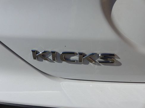 Used 2023 Nissan Kicks S FWD image 9