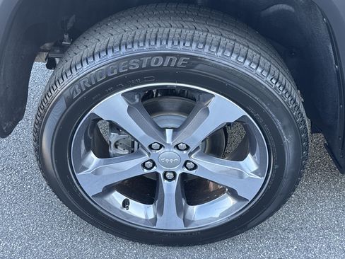 New 2026 Jeep Grand Cherokee Limited w/ Luxury Tech Group II image 22