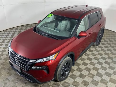Used 2025 Nissan Rogue SV AWD/4WD image 15
