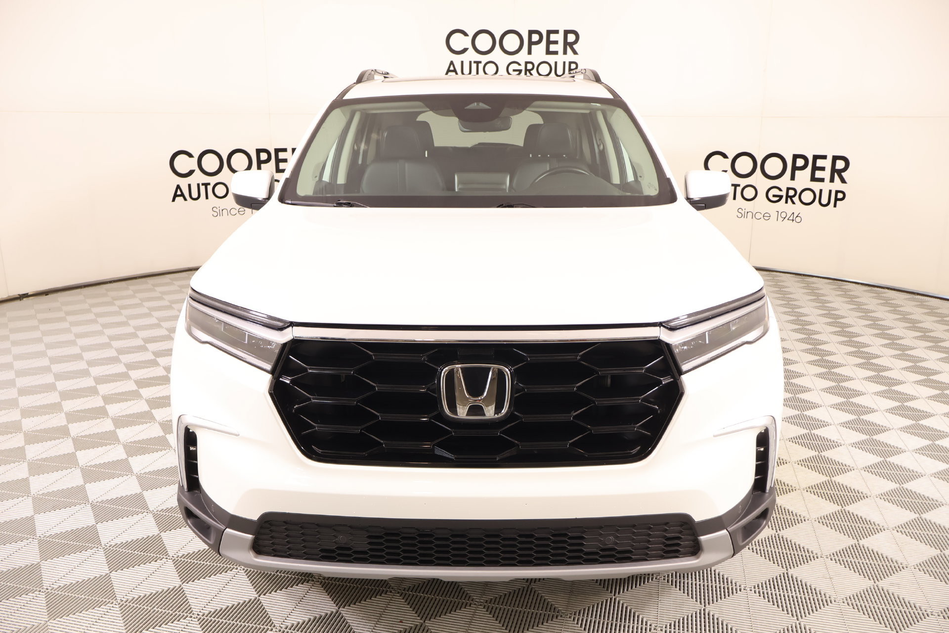 Used 2025 Honda Pilot Touring image 9