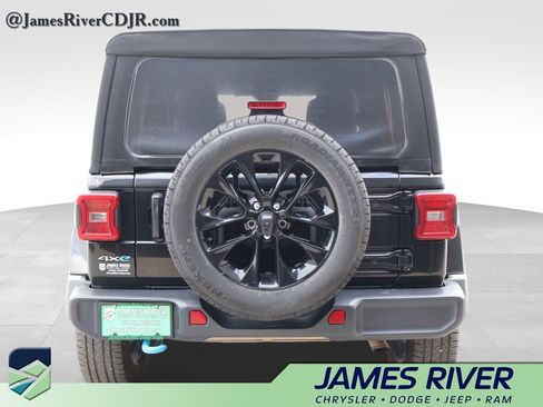 Used 2024 Jeep Wrangler Unlimited Sahara AWD/4WD image 4