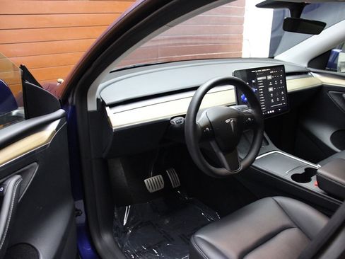 Used 2023 Tesla Model Y Performance AWD/4WD image 22