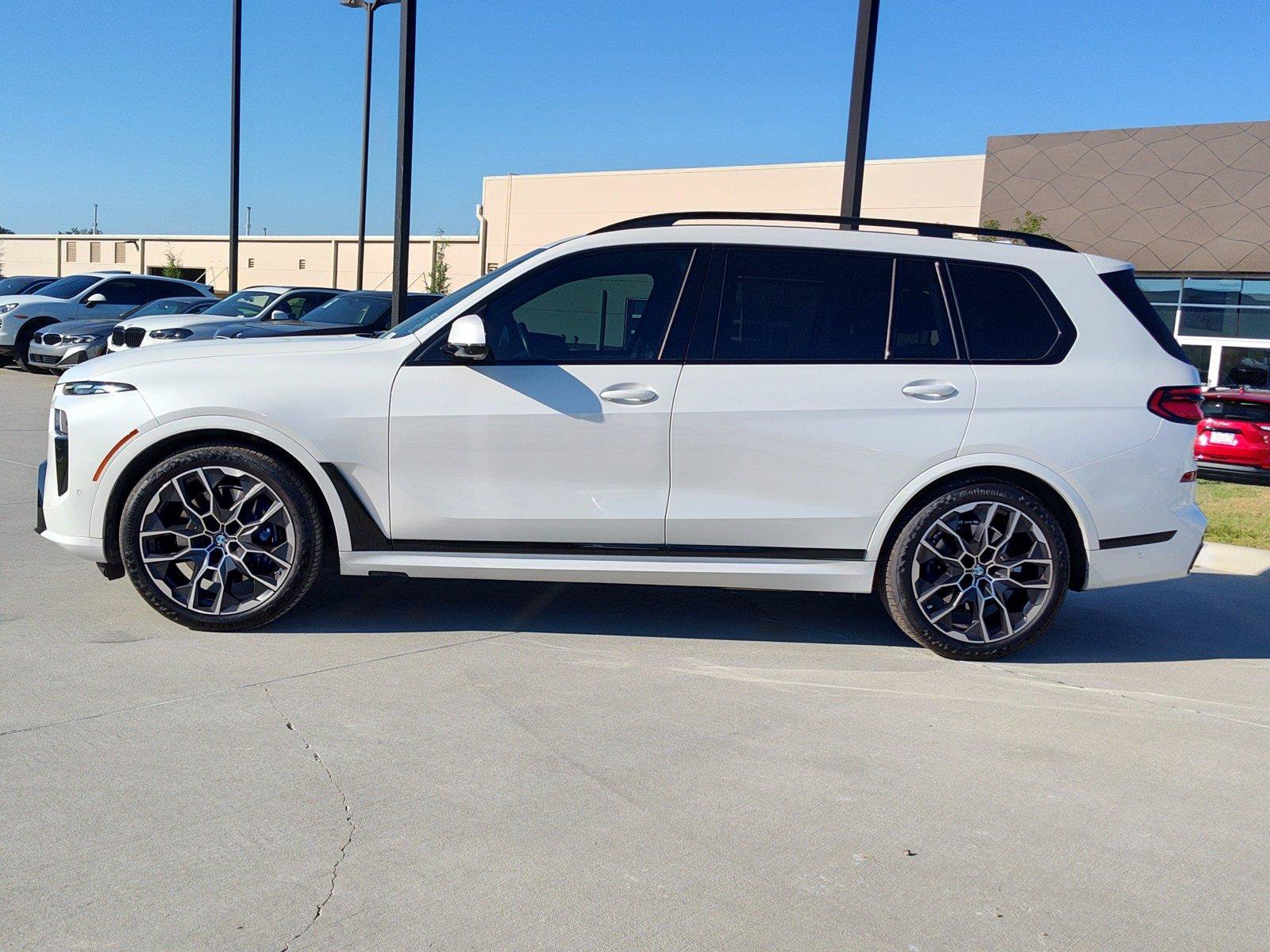 Used 2024 BMW X7 xDrive40i w/ Executive Package AWD/4WD image 3