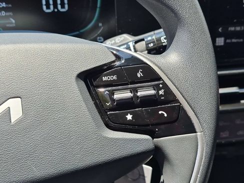 Used 2025 Kia Niro LX FWD image 22