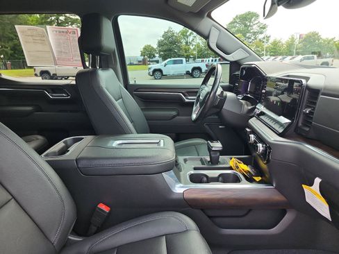 Used 2022 GMC Sierra 1500 SLT w/ SLT Premium Package AWD/4WD image 10