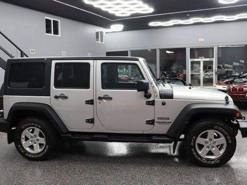 Used 2012 Jeep Wrangler Unlimited Sport AWD/4WD image 5