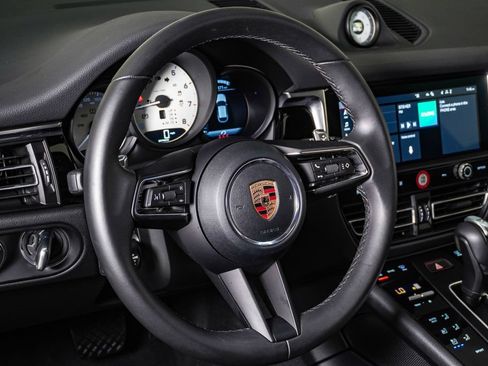 Certified 2026 Porsche Macan AWD/4WD image 18