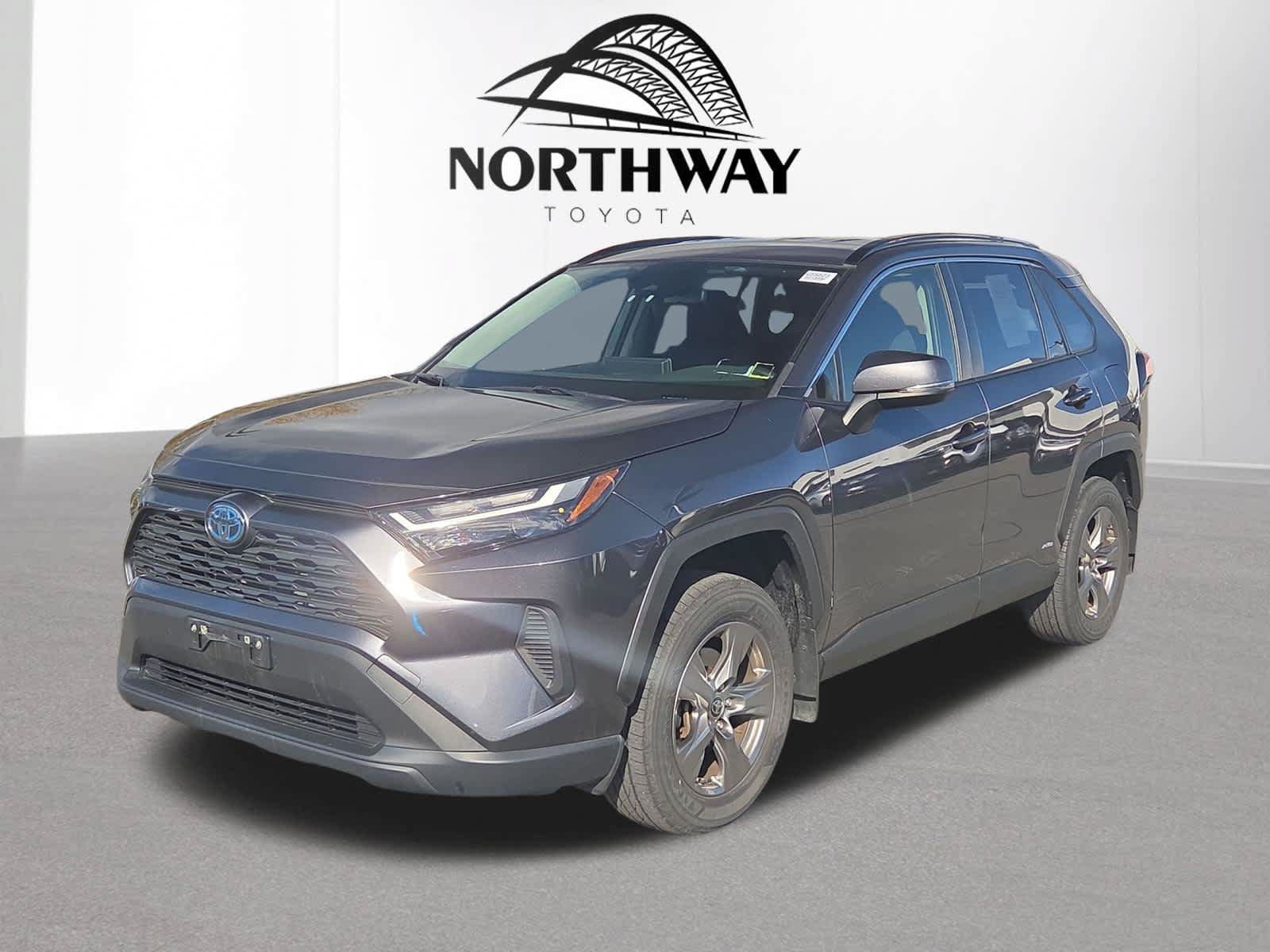 Used 2023 Toyota RAV4 XLE w/ XLE Grade Weather Package AWD/4WD image 7