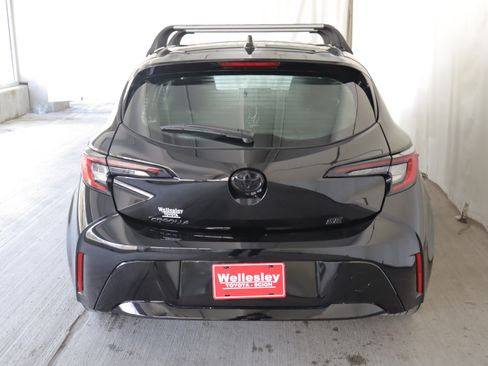 Used 2025 Toyota Corolla Hatchback w/ SE Package FWD image 25