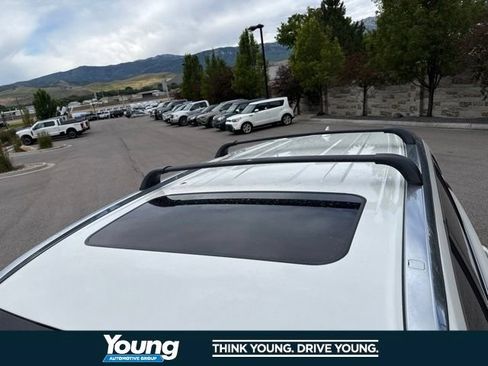 Used 2019 Toyota Highlander XLE AWD/4WD image 17