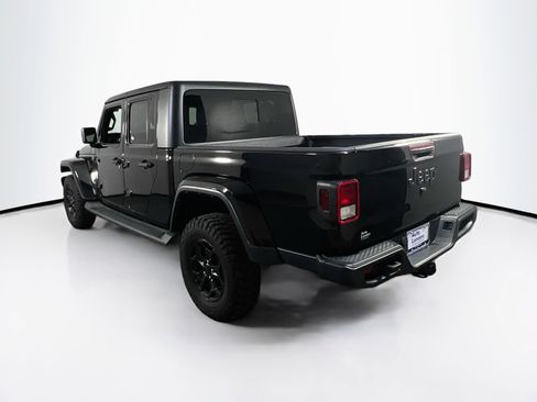 Used 2022 Jeep Gladiator Willys AWD/4WD image 7