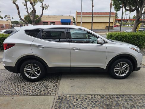 Used 2017 Hyundai Santa Fe Sport FWD image 4