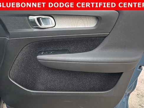 Used 2023 Volvo XC40 B5 Plus w/ Protection Package Premier image 29