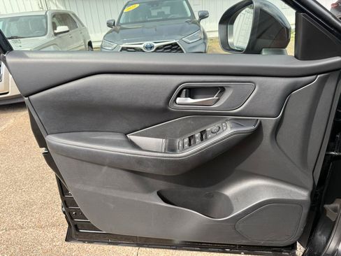 Used 2025 Nissan Rogue SV FWD image 13
