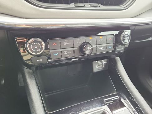 Used 2024 Jeep Compass Limited w/ Sun and Sound Group image 17