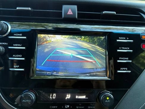 Used 2019 Toyota Camry SE FWD image 18