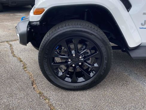 Certified 2023 Jeep Wrangler Sahara w/ Cold Weather Group image 10