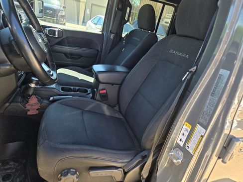 Used 2018 Jeep Wrangler Unlimited Sahara image 15