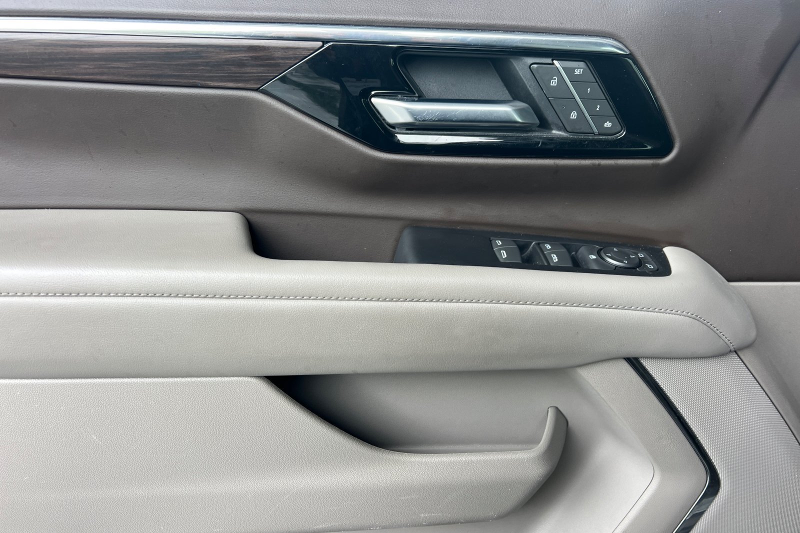 Used 2025 Chevrolet Suburban LT AWD/4WD image 17