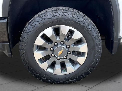 Used 2022 Chevrolet Silverado 2500 Custom w/ Custom Value Package AWD/4WD image 11
