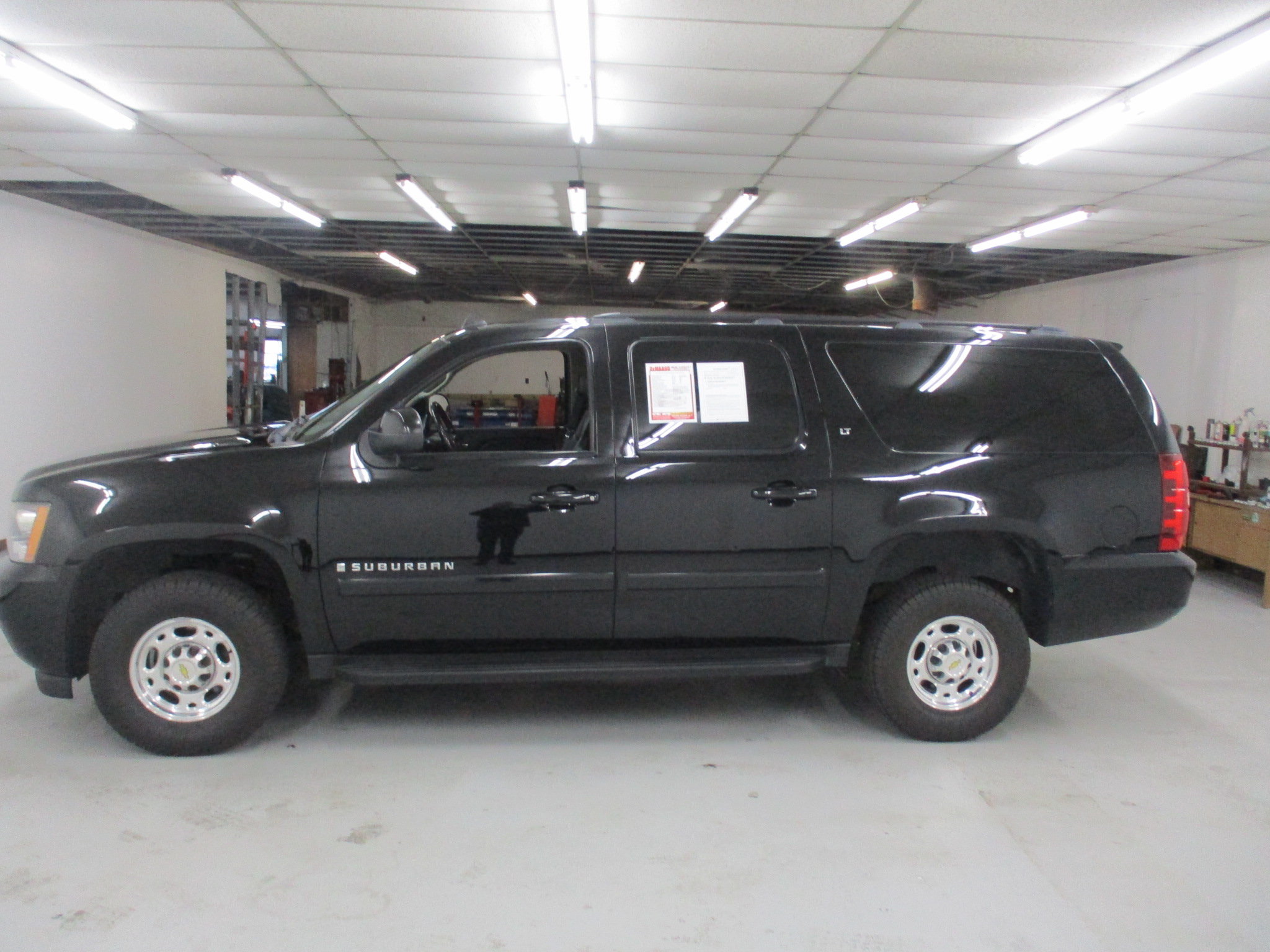 Used 2007 Chevrolet Suburban 2500 LT w/ LT Preferred Equipment Group AWD/4WD image 4