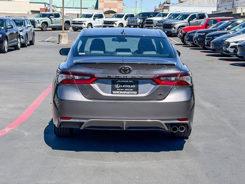 Used 2024 Toyota Camry SE FWD image 3